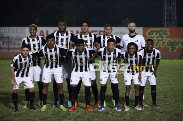 Homenaje y aplausos a Mariano Acevedo en amistoso para recaudar fondos por su enfermedad