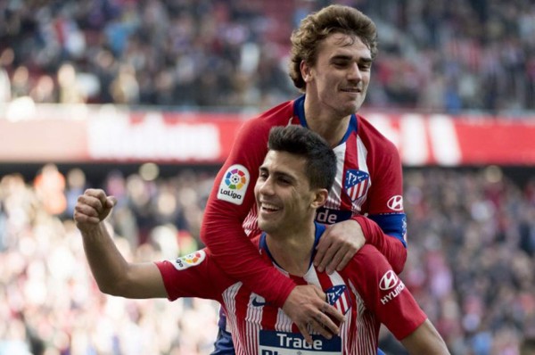 Atlético de Madrid golea al Alavés y presiona al Barcelona