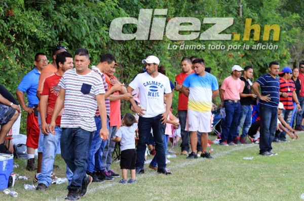 Los hondureños que disfrutan del fútbol burocrático en Houston