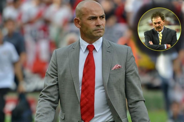 ¡Pelea de técnicos en México! Paco Jémez a La Volpe: 'Que me lo diga a la cara'