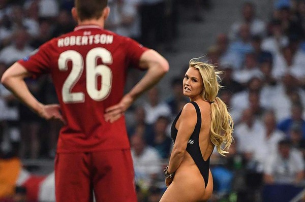 Kinsey Wolanski revela el contenido de mensajes enviados por jugadores del Liverpool