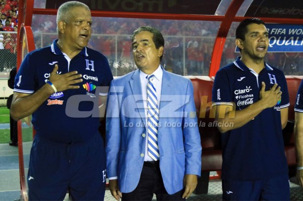 ENCUESTA: ¿Debe seguir Jorge Luis Pinto al frente de Honduras?