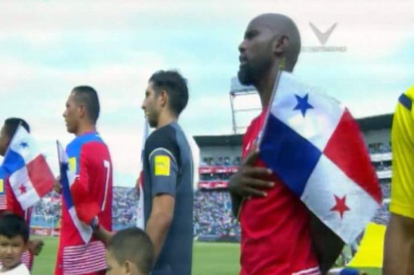 Lección al mundo: Afición hondureña aplaude himno panameño