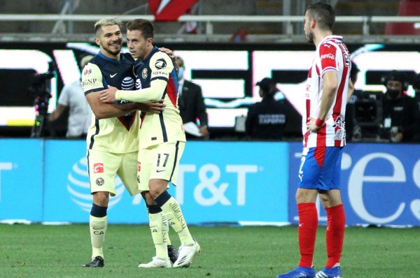 América golea al Guadalajara en el clásico del fútbol mexicano y se mantiene al acecho del liderato