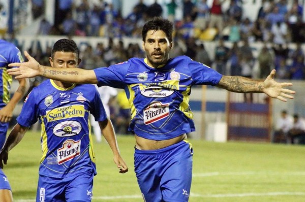 Hermano de Luis Suárez es duramente castigado en El Salvador