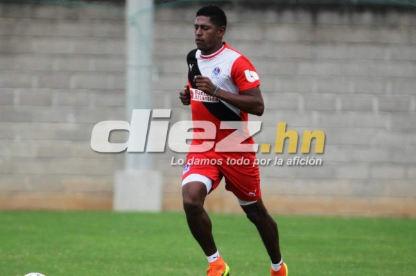 Carlo Costly tiene hasta el lunes para definir su futuro en Olimpia