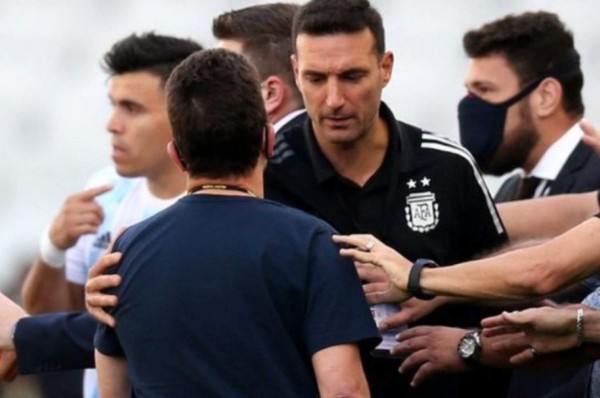 Scaloni cuenta su versión de lo ocurrido en el Brasil-Argentina: 'Se los querían llevar y deportar'