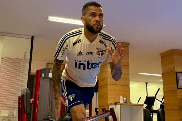 Nueva posición: El motivo por el que Dani Alves renunció a jugar de lateral derecho