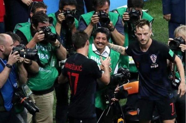 El gran gesto de Croacia con el fotógrafo salvadoreño que terminó 'aplastado' en un festejo