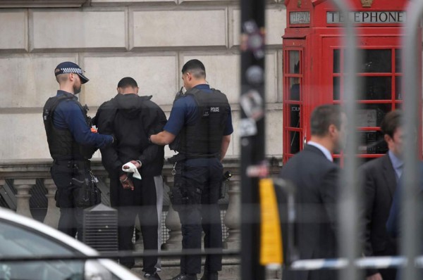 Tres meses de cárcel por robar tres mascarillas en un hospital de Londres