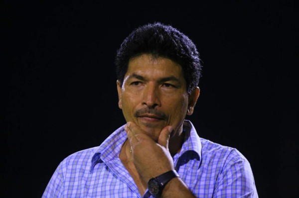 Carlos Martínez renuncia como técnico de la Real Sociedad