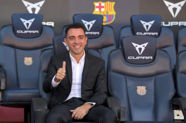 Así fue el regreso de Xavi al Barcelona: tremenda emoción, recuerda a Messi y el invitado sorpresa en el Camp Nou