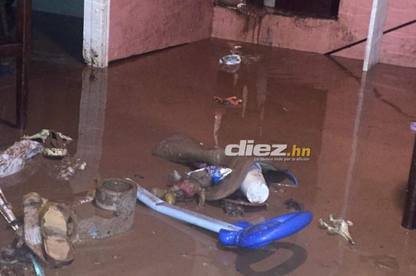 Huracán Eta le inunda la casa a jugador del Vida en la ciudad de La Ceiba