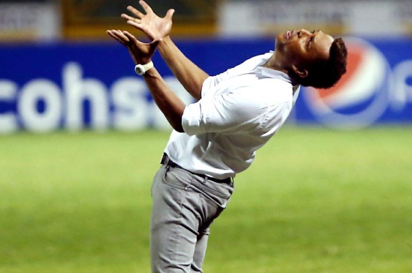 El Vida da voto de confianza a Carlos Pavón pese a las cuatro derrotas