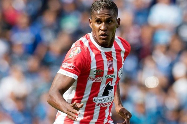 El hondureño Brayan Beckeles fue titular y Necaxa cayó ante Cruz Azul