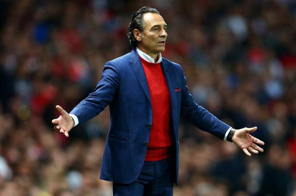 Entrenador del Valencia declara transferible a toda su plantilla