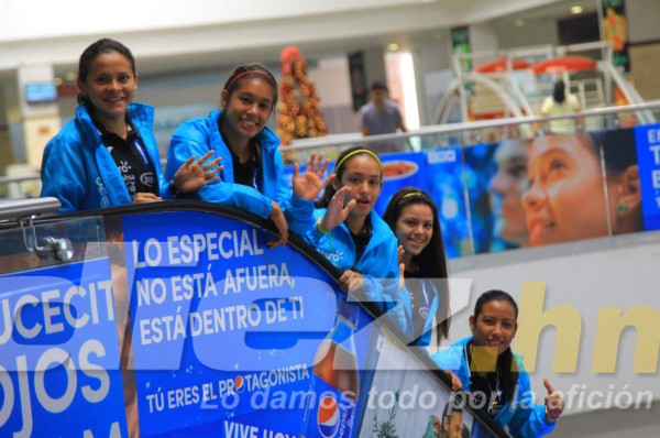Chicas Sub20 de Honduras se relajan en centro comercial de San Pedro Sula