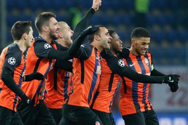 El Shakhtar vence a un Roma que golpea primero, pero se queda corto