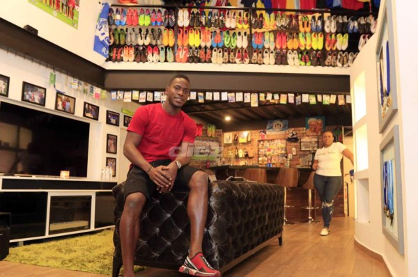 Messi, Ronaldinho y Maynor Figueroa: Los futbolistas que tienen su propio museo de camisas