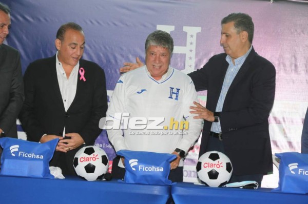 ¿Por qué se puso nervioso? Así fue la presentación del 'Bolillo' Gómez con la selección de Honduras