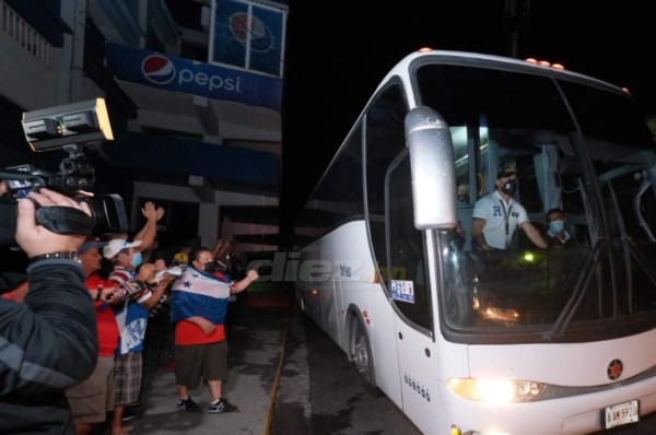 Choco Lozano listo, Alex López es baja y El Salvador tiembla cuando Honduras llega al Cuscatlán