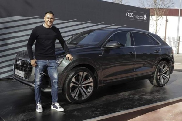 Keylor Navas recibe obsequio valorado en más de dos millones de lempiras