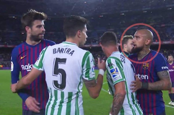 Piqué recrimina a Vidal tras caer contra el Betis en el Camp Nou