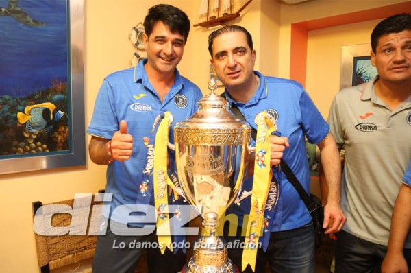 Diego Vázquez no se guardó nada y así le dedicó el título a su enemigo