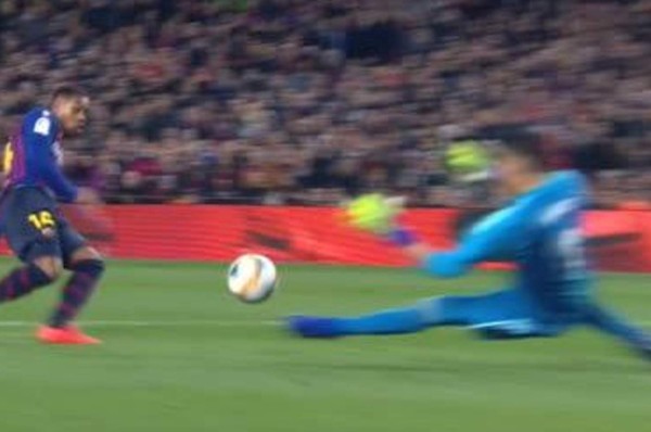 Las fenomenales atajadas de Keylor Navas a Malcom y Luis Suárez