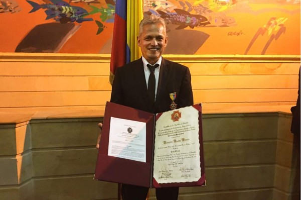 Reinaldo Rueda recibe prestigioso premio en Colombia por su destacada trayectoria