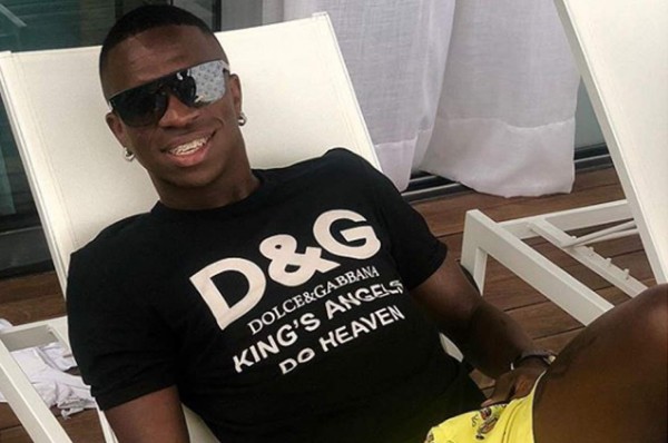 Vinícius sorprende: ''Me corto el pelo dos veces a la semana para salir más guapo en TV''