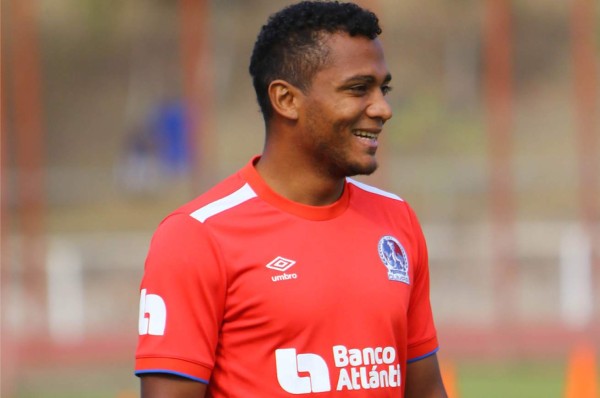 El defensor Ever Alvarado sería baja para el Olimpia ante Honduras Progreso