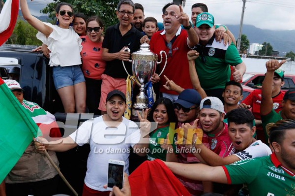 ¡Locura y hermosura! San Pedro Sula sigue celebrando la novena copa del Marathón
