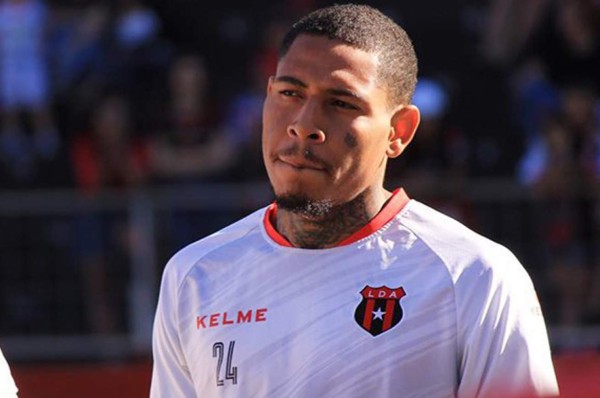 Henry Figueroa recibe noticia que su abuela falleció luego de partido con Alajuelense