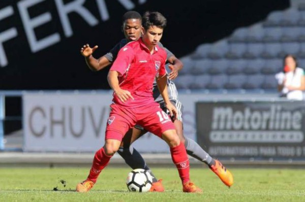 Medio español asegura que Jonathan Rubio sería cedido a otro club