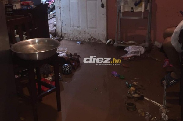 Huracán Eta le inunda la casa a jugador del Vida en la ciudad de La Ceiba
