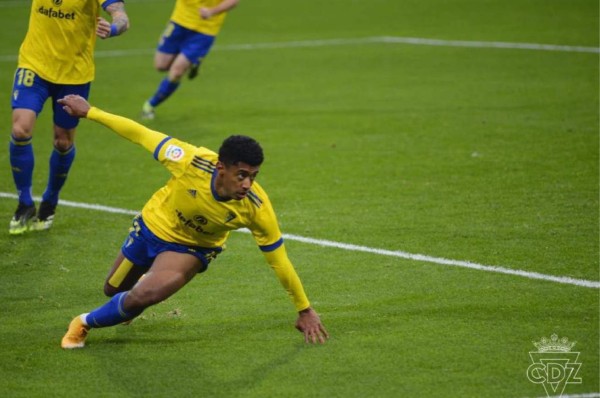 Cádiz y Choco Lozano fueron goleados por la Real Sociedad en la liga española