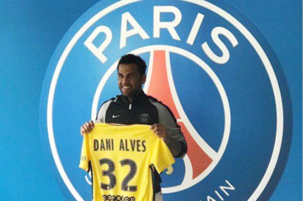 OFICIAL: Dani Alves deja plantado a Guardiola y ficha por el PSG