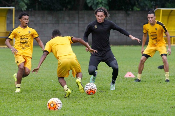 Elías Burbara asegura que Real España ya no busca delanteros