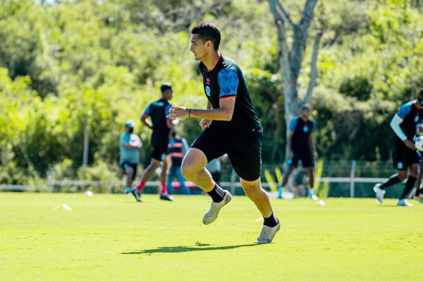 Johnny Leverón se fracturó la mandíbula; se pierde el cierre del torneo con Olimpia y los juegos con la Selección