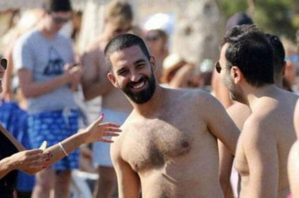 ¿Qué le pasó? Arda Turán se une al club de los futbolistas 'gorditos'