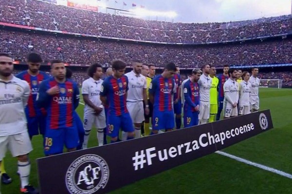 Emotivo homenaje del Barcelona y Real Madrid al Chapecoense
