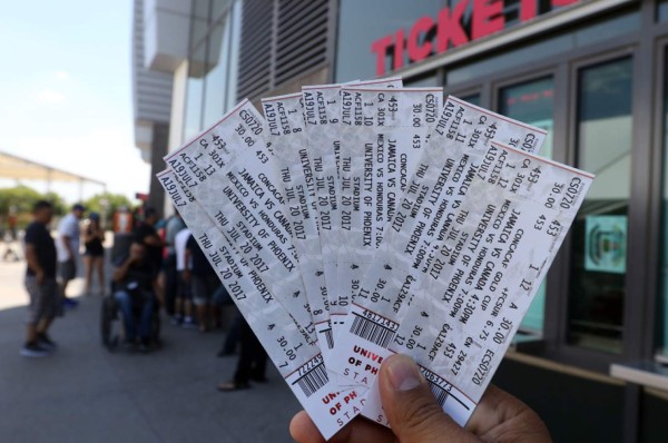 Mexicanos aceleran para comprar sus boletos en Phoenix