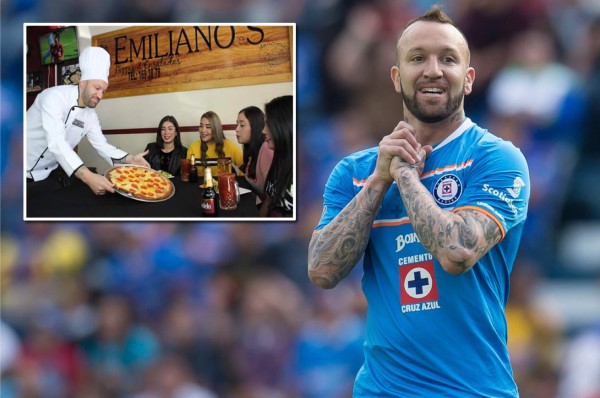 Matías Vouso, de goleador de la Liga Mexicana a ser premiado por vender pizzas
