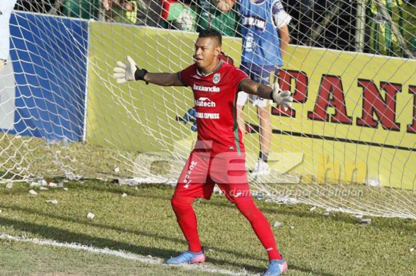 Denovan Torres: 'Si estamos bien en el club, tenemos oportunidad de llegar a la selección'