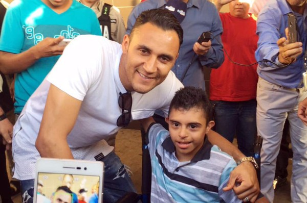 El lindo gesto de Keylor Navas a su llegada a Costa Rica