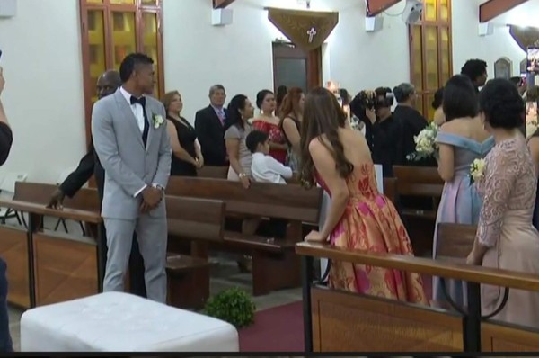 En la intimidad: Así fue la boda eclesiástica entre Carlo Costly y Tita Torres