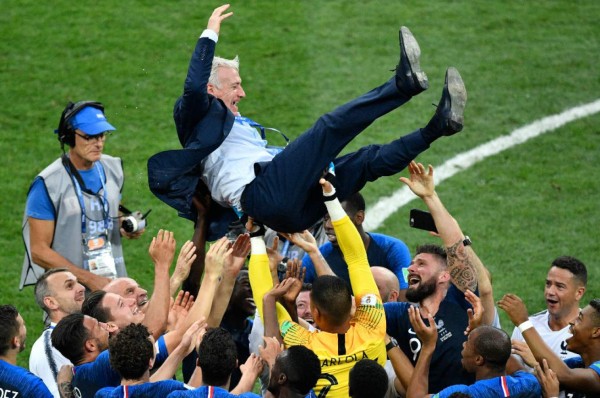 Deschamps, el tercero en la historia que gana un Mundial como jugador y técnico &nbsp;&nbsp;