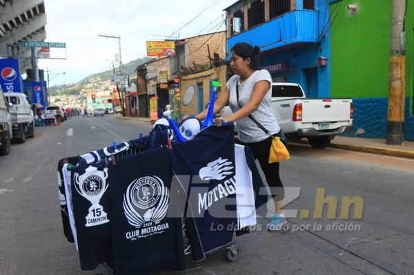 ¡Ambientazo! Así viven los aficionados de Motagua la previa ante Herediano