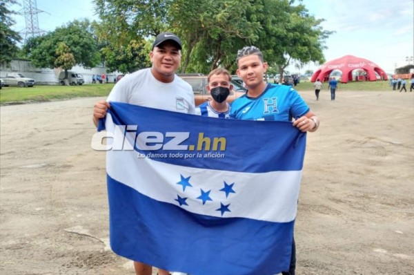 Familiares de Kervin Arriaga y Alberth Elis están optimistas de un triunfo de la Bicolor